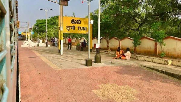 తునిలో హైటెన్షన్.. మరోసారి మున్సిపల్‌ వైస్‌ ఛైర్మన్‌ ఎన్నిక వాయిదా ?