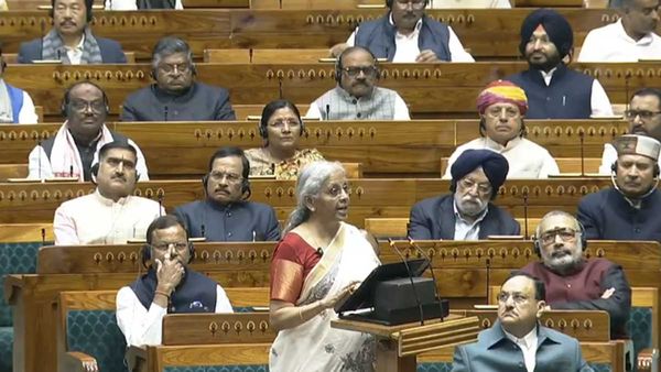 Union Budget 2025: పార్లమెంటులో రచ్చ.. కుంభమేళా ఘటనపై విపక్షాల ఆందోళన..!