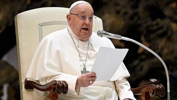 అత్యంత విషమంగా పోప్ ఫ్రాన్సిస్ ఆరోగ్యం.. హైఫ్లో ఆక్సిజన్ తో చికిత్స