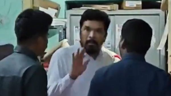 ఖైదీ నంబర్ 2261గా పోసాని..! హైకోర్టుకు వైసీపీ లాయర్..! రిమాండ్ రిపోర్ట్ లో పవన్.. !