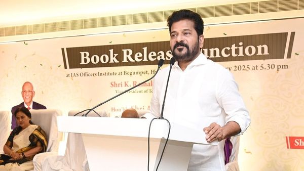 ఏసీ గదులు వీడట్లే... ఆ అధికారులపై సీఎం రేవంత్ హాట్ కామెంట్స్