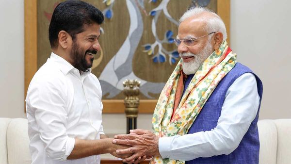 ప్రధానితో రేవంత్ భేటీ - కీలక అంశాలపై చర్చ..!!