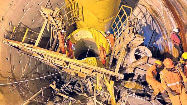 రంగంలో దిగిన దక్షిణ మధ్య రైల్వే..!!