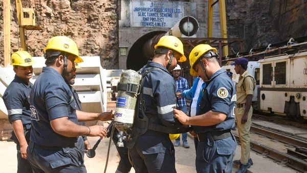 SLBC సొరంగ ప్రమాదం.. కష్టంగా రెస్క్యూ ఆపరేషన్ .. తాజా పరిస్థితి ఇలా!