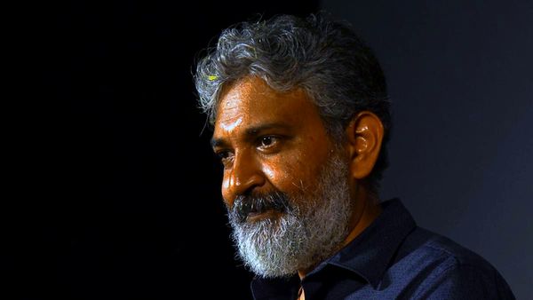 ఆ యాంకర్ తో జక్కన్న జింతాక్ జింతాక్.. వీడియో లీక్.. బుద్ధిమంతుడు అనుకుంటే..!