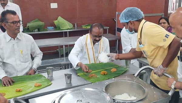 తిరుమల అన్న ప్రసాద భవనంలో టీటీడీ ఈఓ ఆకస్మిక తనిఖీలో.. 