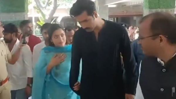 పెళ్లైన హీరోతో రష్మిక- చేతిలో చెయ్యేసి