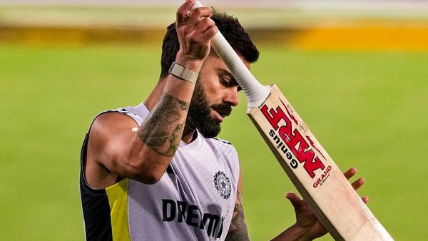 కోహ్లీ వచ్చేశాడు.. మీకుందిరా ఇగ