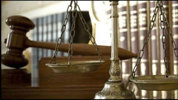 జడ్జి ఇంట్లో నోట్ల గుట్టలు! ఎలా బయట పడ్డాయంటే?