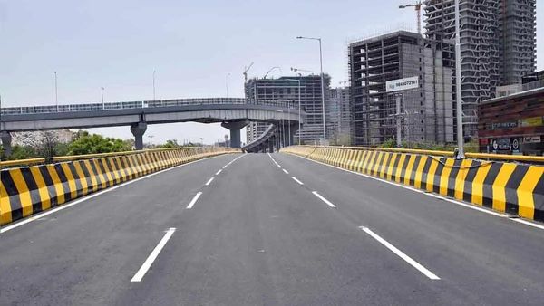 హైదరాబాద్ ఫ్లైఓవర్లపై టూ వీలర్స్ నిషేధం, ఈ తేదీల్లోనే!