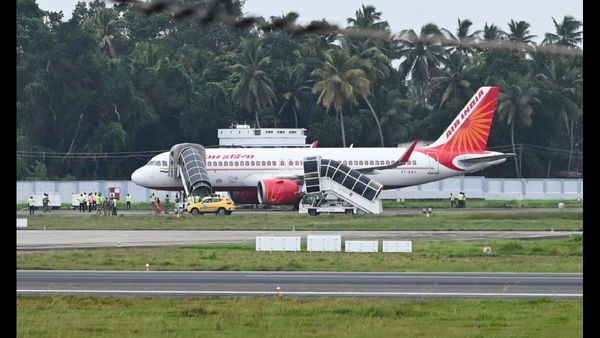 టాయిలెట్లలో సమస్య! 10 గంటల తర్వాత షికాగో-ఢిల్లీ విమానం వెనక్కి