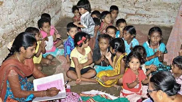 తెలంగాణలో వివాహితలకు తీపి కబురు.. 14 వేల అంగన్‌వాడీ పోస్టులకు ముహూర్తం ఫిక్స్