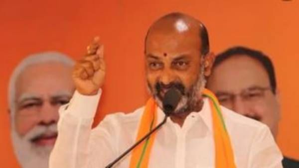 దేశ విభజనకు కుట్ర.. వాళ్ళను రాళ్ళతో కొట్టండి: కేంద్రమంత్రి బండి సంజయ్!