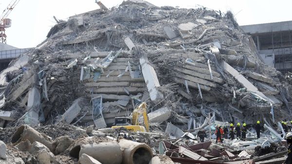 Earthquake: మయన్మార్‌ను కుదిపేసిన భూకంపం - 700 మంది సజీవ సమాధి?