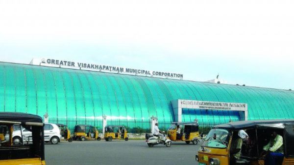 కూటమికి వైసీపీ మరో షాక్..? వైజాగ్ లోనూ కడప ఫార్ములా..!