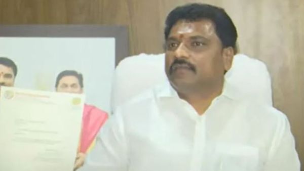 పొమ్మనలేక పొగ- గుంటూరు మేయర్ కావటి అవుట్