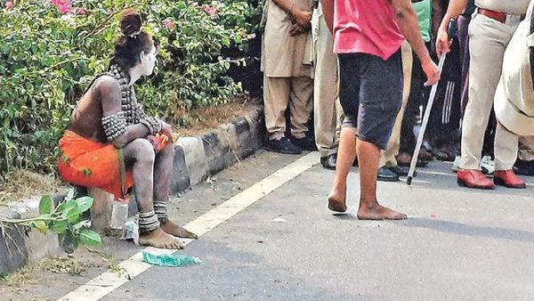 ఏపీలో లారీలు ఆపి ఆయుధాలతో అర్దరాత్రి మహిళా అఘోరీ హల్చల్!