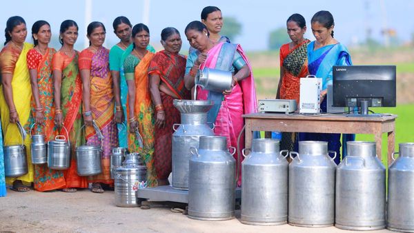Women's day 2025: గ్రామీణ మహిళల స్ఫూర్తిదాయక ప్రస్థానం..ములుకనూరు మహిళా సహకార డెయిరీ!