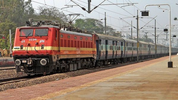 ఓ గాడ్.. జస్ట్ మిస్.. హౌరా ఎక్స్‌ప్రెస్‌కు తప్పిన పెను ప్రమాదం !