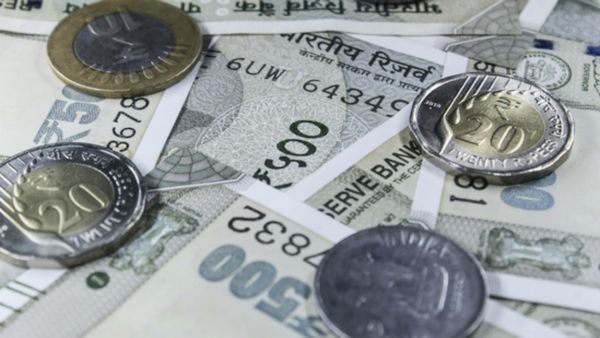 కేంద్ర ప్రభుత్వ ఉద్యోగులకు గుడ్ న్యూస్.. జీతాలు ఎంత పెరుగుతాయంటే..?