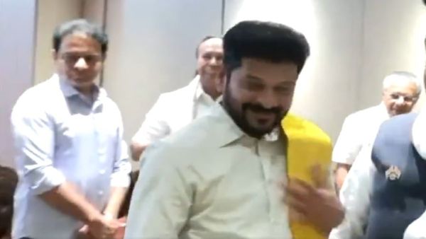 ఒకే దగ్గరికి చేరిన రేవంత్- కేటీఆర్.. వాట్ నెక్స్ట్?