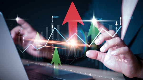 Stock Market: స్టాక్ మార్కెట్‌లో ఒడిదుడుకులు: ఐటీ స్టాక్స్ పతనం, బ్యాంకింగ్ రంగంలో ఊరట