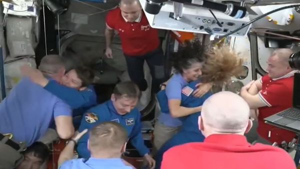 సునీతకు విముక్తి- రిటర్న్ టు ఎర్త్