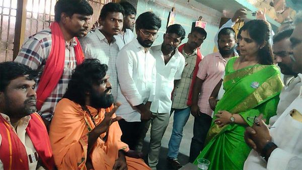 కాషాయం కప్పుకొంటే సరిపోతుందా?
