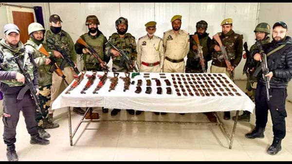 ఉగ్ర స్థావరం ధ్వంసం, భారీగా ఆయుధాలు సీజ్