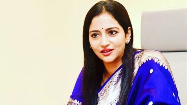 విమానంలో మల్లారెడ్డి కోడలు చేసిన పనికి అందరూ ఫిదా!