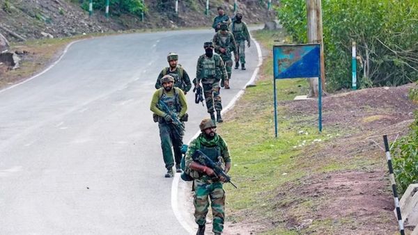 ఇండియన్ ఆర్మీ దెబ్బ.. బంకర్లలోకి ఉగ్రవాదులు పరుగులు.. పీవోకే ను ఖాళీ చేస్తున్న పాకిస్థాన్ ఆర్మీ