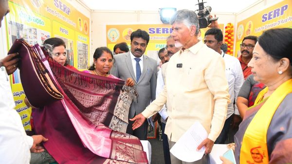 నారా భువనేశ్వరి కోసం పట్టుచీర కొన్న చంద్రబాబు..! రేటెంతో తెలుసా ?