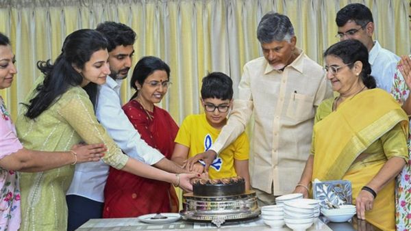 మనసు ఉప్పొంగింది.. బర్త్ డే గ్రీటింగ్స్ పై చంద్రబాబు ఎమోషనల్ ట్వీట్..!