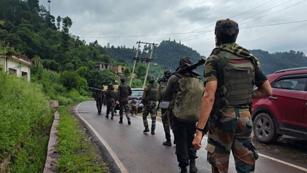 కాశ్మీర్‌లో ఉగ్రవాదుల కాల్పులు: ఎన్‌కౌంటర్- జవాన్ వీరమరణం