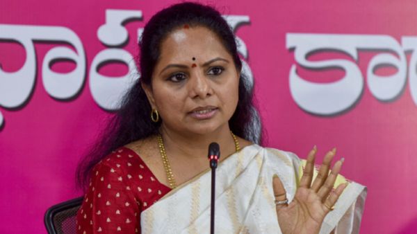 పింక్ బుక్ లో రాసుకుంటాం.. రాజకీయ ప్రత్యర్థులకు ఎమ్మెల్సీ కవిత హెచ్చరిక!