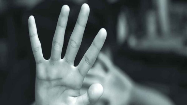 కడప జిల్లాలో దారుణం.. 6వ తరగతి విద్యార్థినితో అసభ్యంగా ప్రవర్తించిన కీచక టీచర్