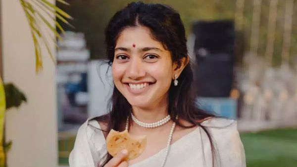 దళపతి విజయ్, ఎంఎస్ ధోనీ లను ఆ విషయంలో దాటేసిన లేడి పవర్ స్టార్