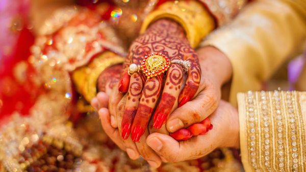 పది రోజుల్లో పెళ్లి.. కట్ చేస్తే.. కాబోయే అల్లుడితో అత్త జంప్