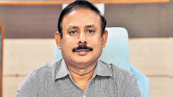 కాళేశ్వరం ఈఎన్సీ హరిరామ్ ఇంట్లో ఏసీబీ సోదాలు..