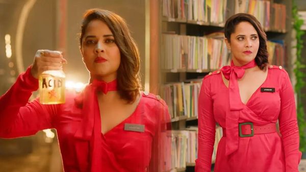 అనసూయ సినిమాను రిలీజ్‌ కాకుండా అడ్డుకుంటుంది ఎవరు..? 