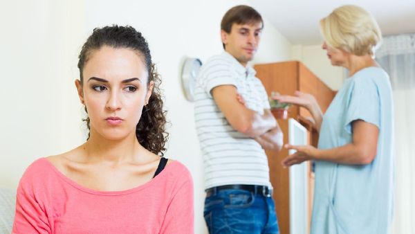 కూతురికి పెళ్లి చేశాక.. తల్లి ఈ విషయాల్లో జోక్యం చేసుకుంటే కొంప కొల్లేరే ..!