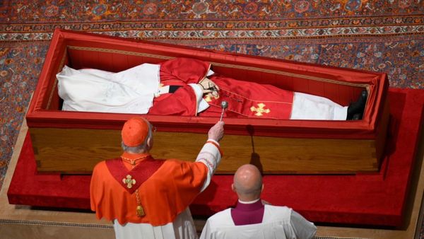 Pope Funeral: వాటికన్ లో పోప్ అంత్యక్రియలు-ట్రంప్, ముర్ము సహా దేశాధినేతల హాజరు..!