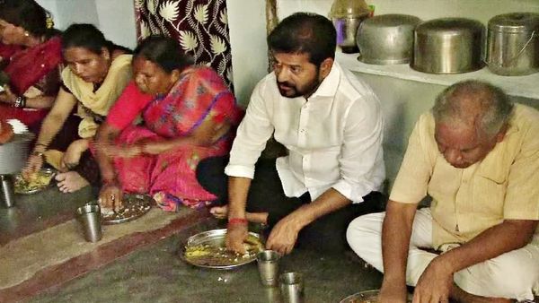 సామాన్యుడి ఇంట్లో సీఎం రేవంత్ భోజనం .. కారణం ఇదే