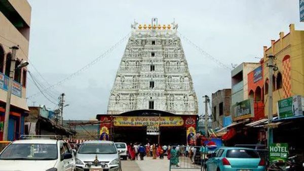 భక్తులకు అరుదైన అవకాశం: రూ.150 చెల్లించి.. తిరుచానూర్ ఆలయంలో