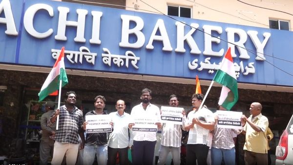 కరాచీ బేకరీ పేరు మార్చాలంటూ వైజాగ్ లో నిరసనలు..! పహల్గాం దాడి ఎఫెక్ట్..!