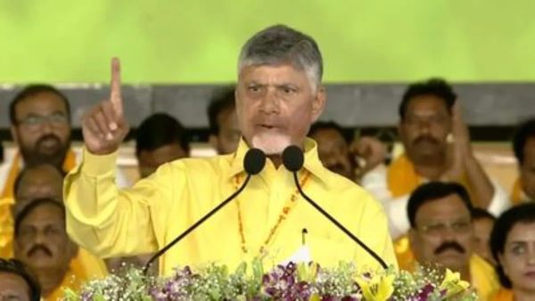 పార్టీలోకి కోవర్టులను పంపుతున్నారు - చంద్రబాబు హెచ్చరిక..!!