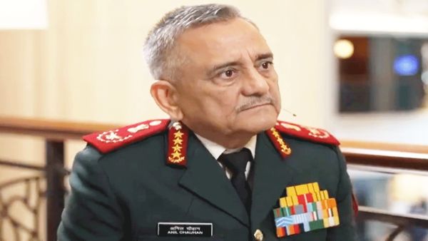 పాక్ పై యుద్ధంలో ఫైటర్ జెట్స్ కోల్పోయాం.. ఆ చిన్న తప్పుతో.. సంచలన విషయాలు వెల్లడించిన సీడీఎస్