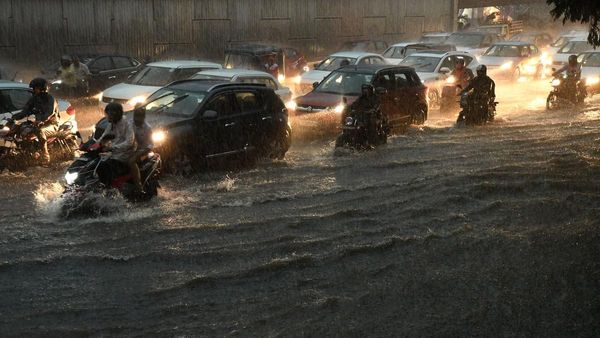 హైదరాబాద్‌లో భారీ వర్షం..!