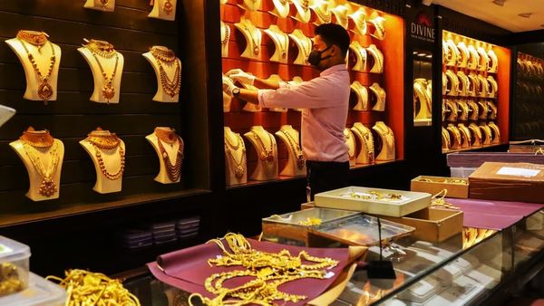 Gold Price Today: పసిడి ధరలు పతనం.. కొనడానికి ఇదే మంచి సమయం!