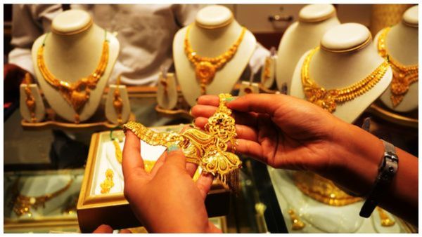 మళ్ళీ బంగారం ధరల షాక్.. తెలుగు రాష్ట్రాల్లో నేడు ధరలిలా!